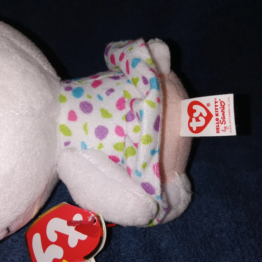 Hello Kitty Plush - Picture 2 of 2